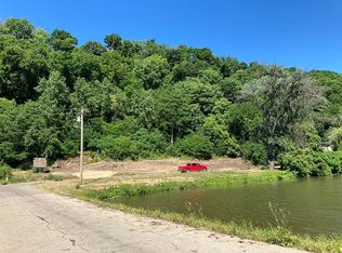 314 N Bluff St, Guttenberg, IA 52052