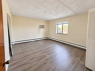 2 bed, 9999 sqft, $2,650 — Photo 4