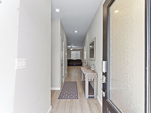 5th image of 15522 NE 72nd Way