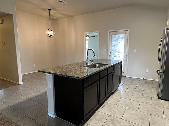 5th image of 1704 Rattler Ln