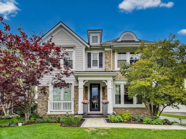 2141 Cottonwood Dr, Glenview, IL 60026