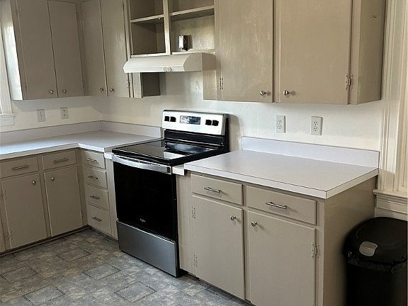 4th image of 809 Essex St