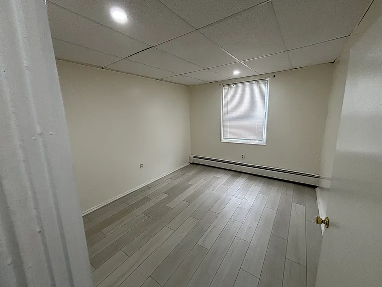 100-106 E Bennett St #6 — Photo 2
