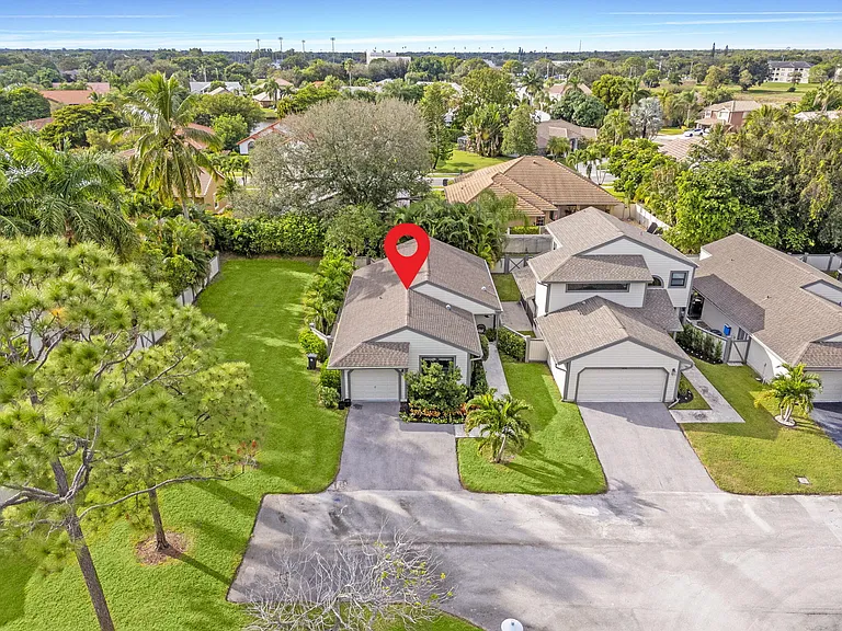 2474 Bedford Mews Dr — Photo 38
