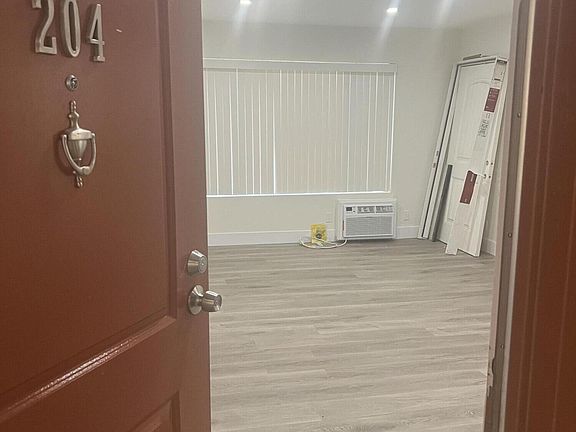 3rd image of 20327 Saticoy St Unit 204