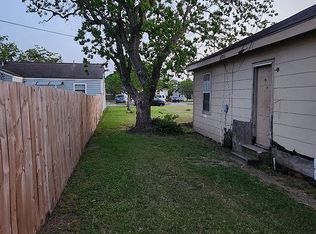 926 W 5th St, Freeport, TX 77541