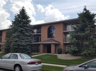 4933 E Circle Dr APT 112, Crestwood, IL