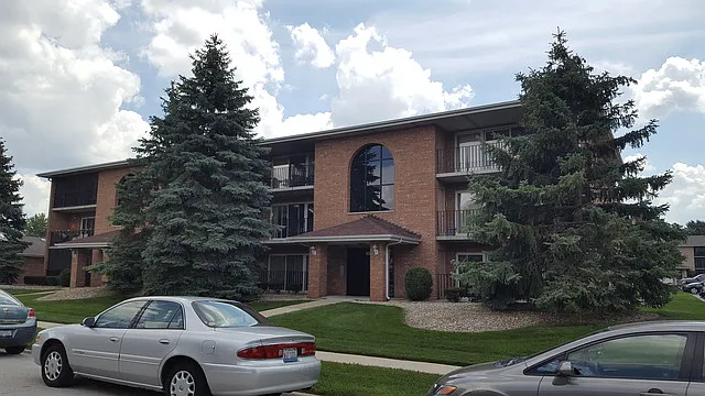 4933 E Circle Dr APT 112 photo 1