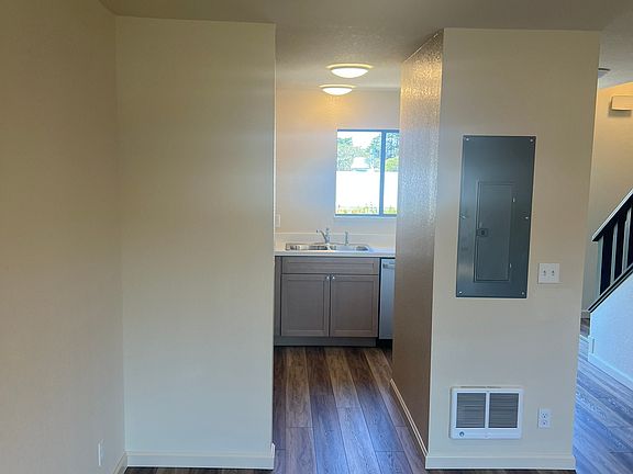3rd image of 415 Dela Vina Ave #C