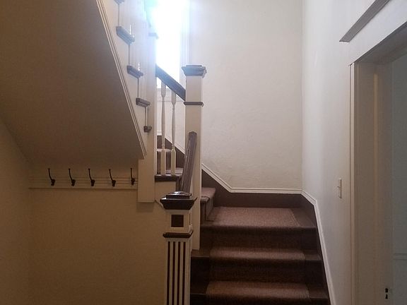 3rd image of 822 E Cass St