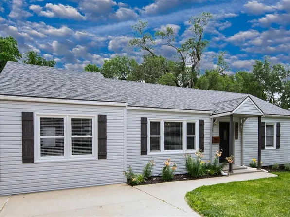 5625 Barton Ln, Shawnee, KS 66203