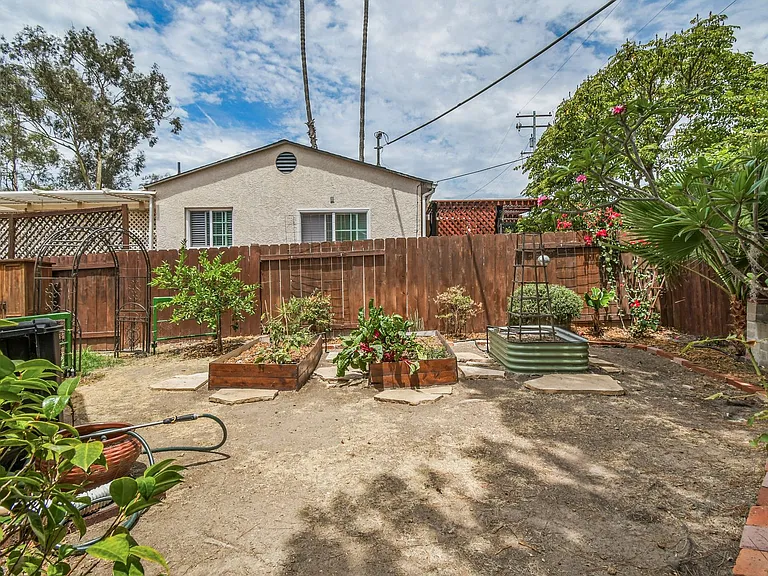 4740 W Mountain View Dr — Photo 27