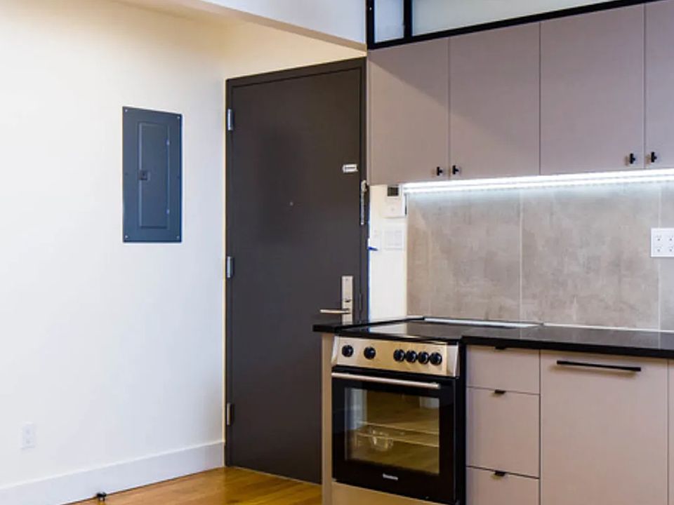 1st image of 620 Parkside Ave APT 6C