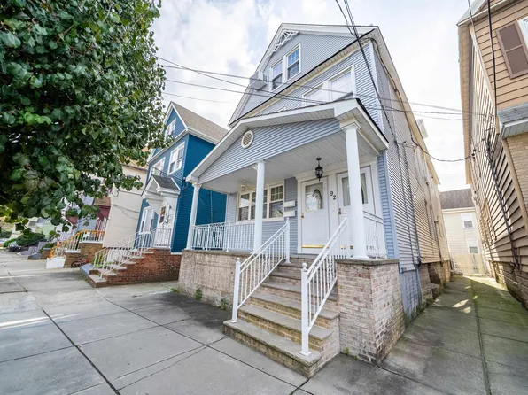 92 W 3rd St, Bayonne, NJ 07002