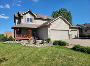29666 Shoreview Cir, Lindstrom, MN 55045