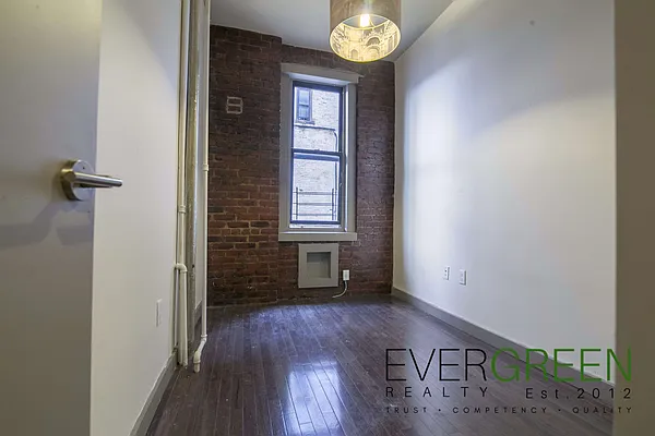 Rented by Evergreen Apartments BK | media 3