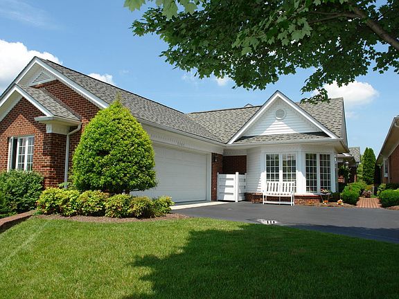 3rd image of 3305 Kingsbury Cir SW