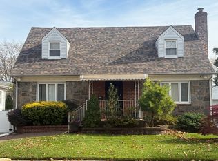 147 Primrose Dr, New Hyde Park, NY 11040