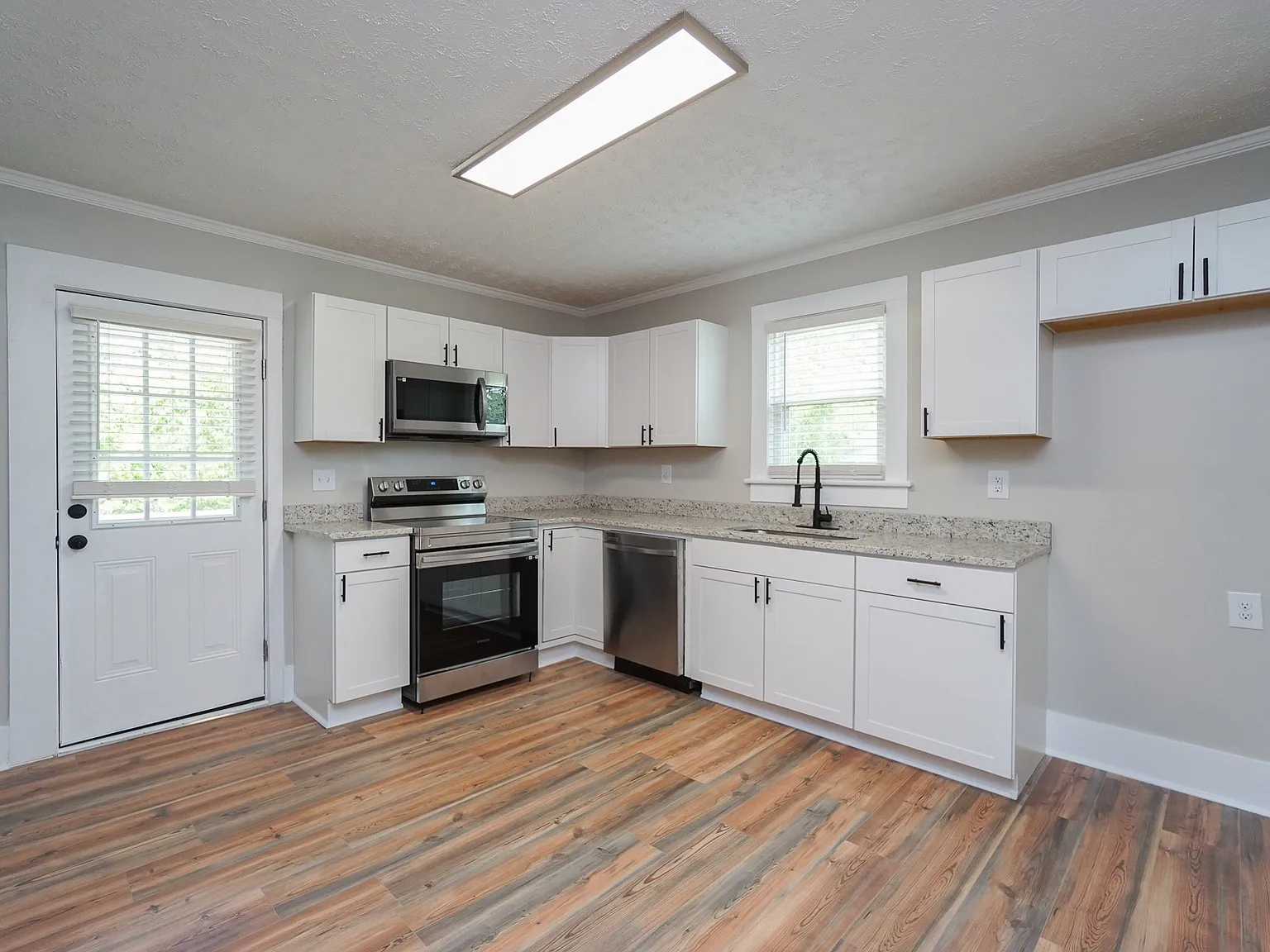 3 bed, 1190 sqft, $1,800 — Photo 3