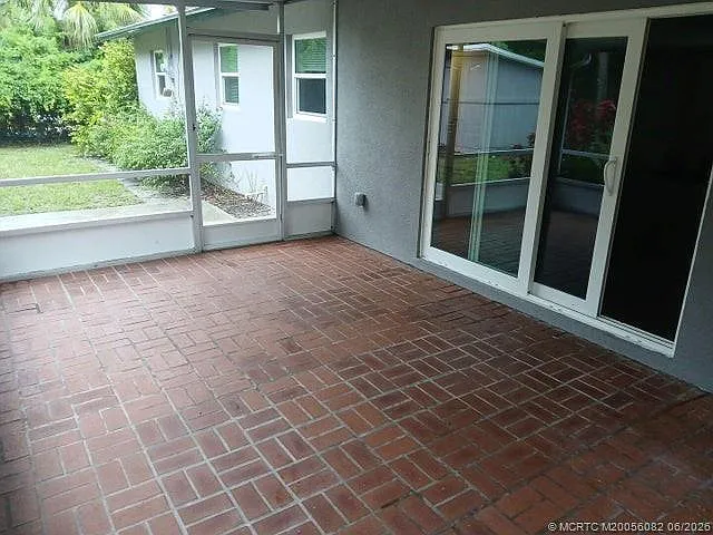709 SE Alamanda Way — Photo 5