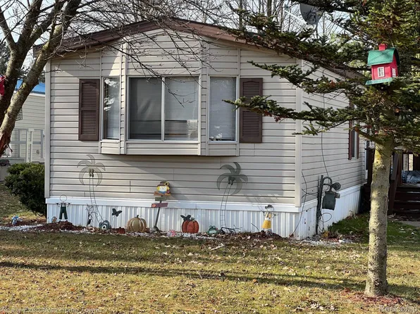 5470 Eddie St, Croswell, MI 48422