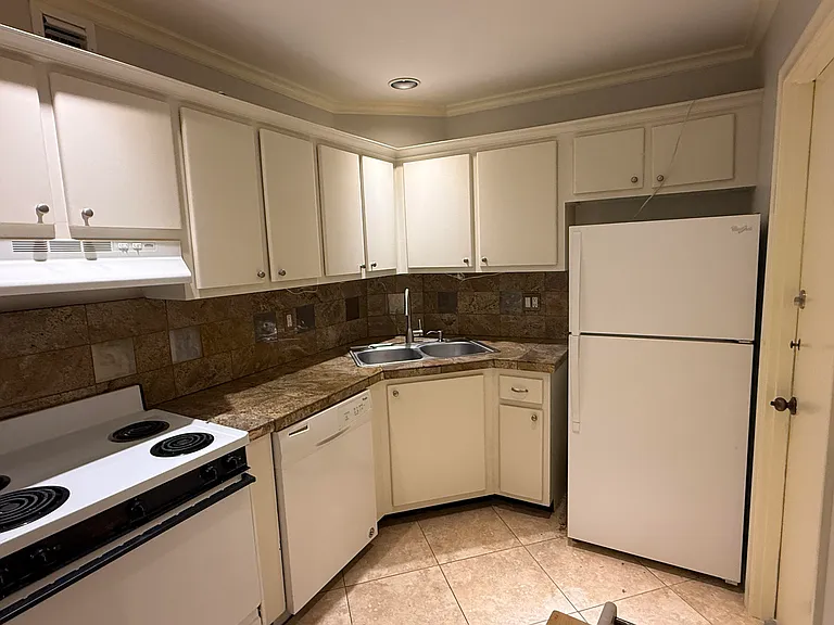 136 NE 19th Ct #220F — Photo 5