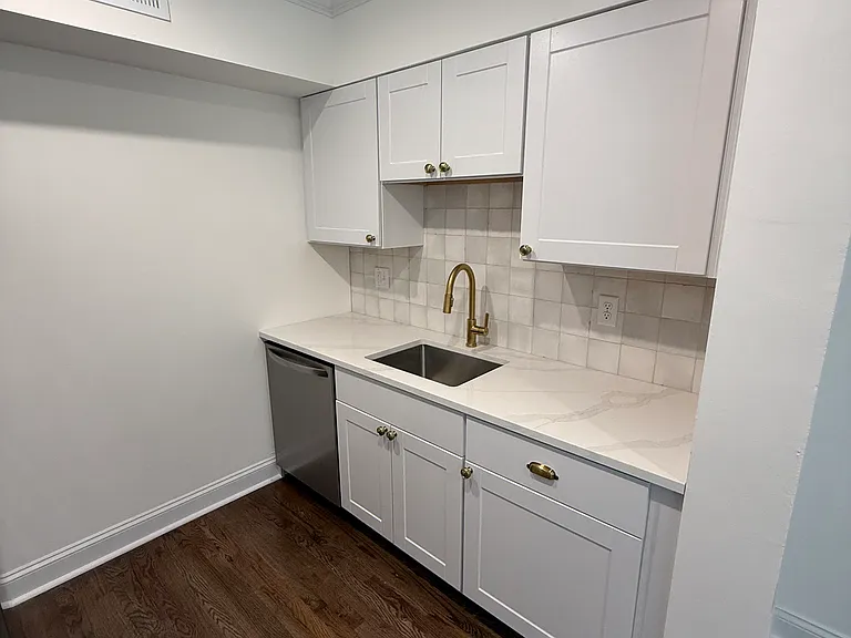 765 Westwood Dr — Photo 4
