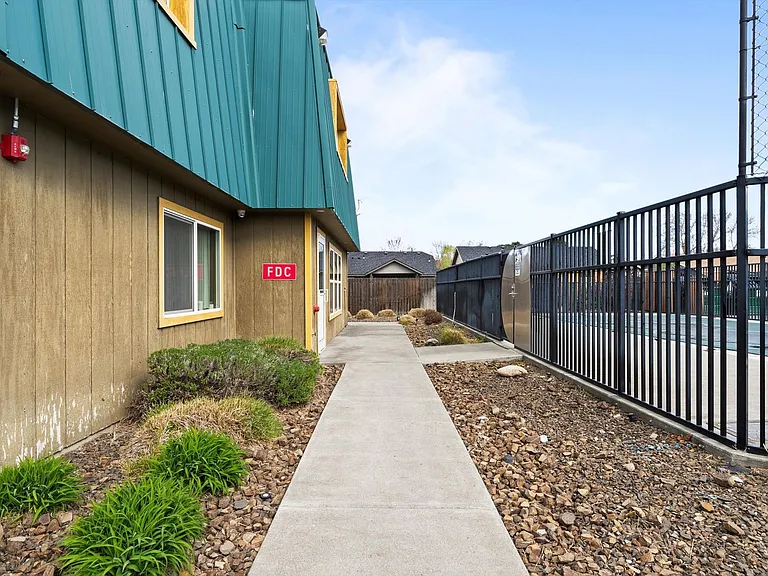 Three Rivers Place Apartments — Photo 70