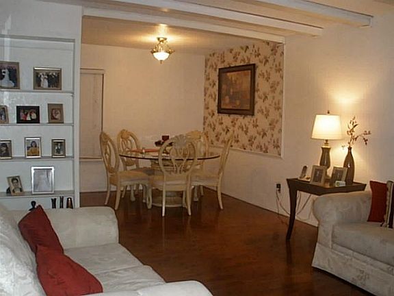 4th image of 6201 Escondido Dr APT 4D