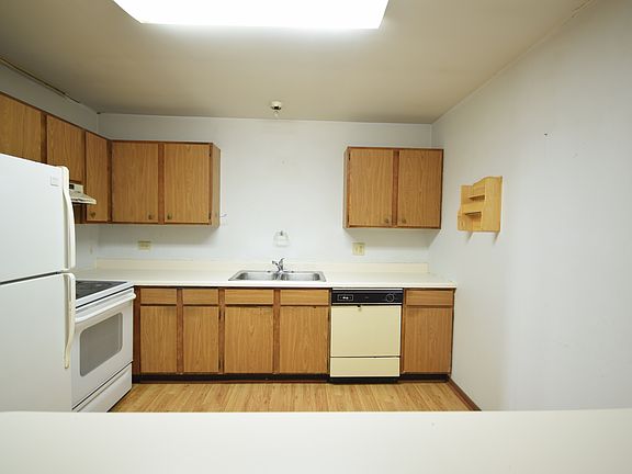 5th image of 1034 Spruce St APT 3B