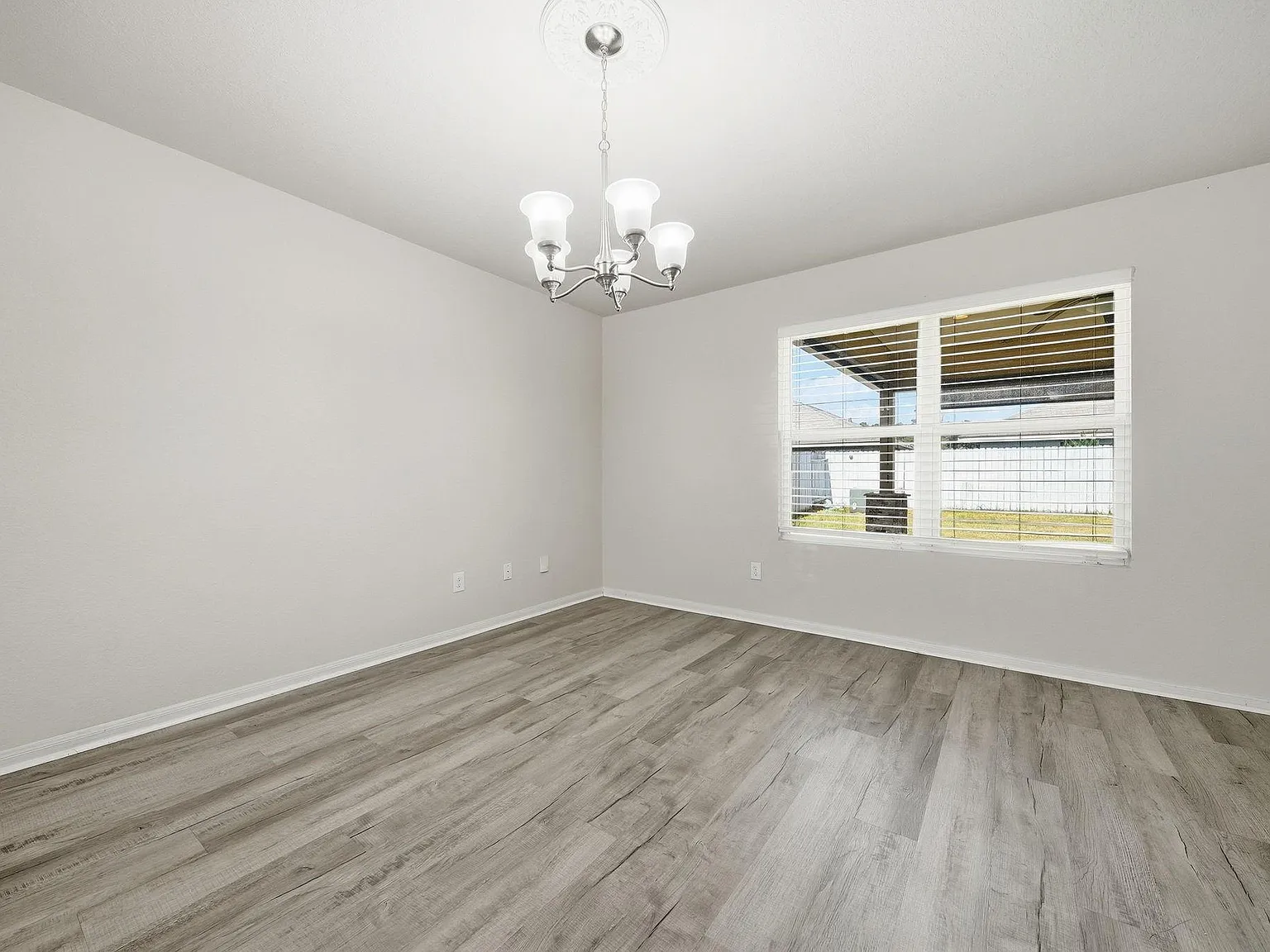 3 bed, 2.5 bath, 2042 sqft, $1,995 — Photo 2