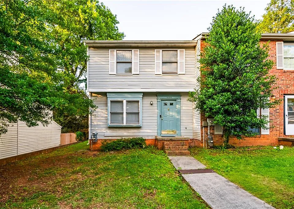1406 Springleaf Cir SE