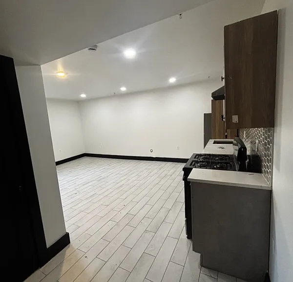 11-13 Thomas St #B1 — Photo 2