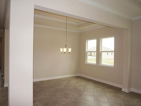 4th image of 629 Fort William Dr