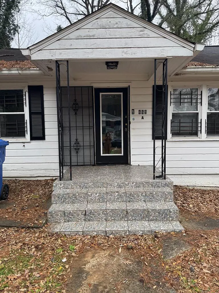 668 Charlotte Pl NW — Photo 1