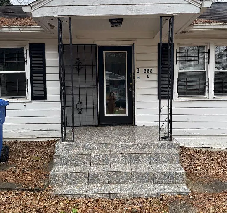 668 Charlotte Pl NW #1