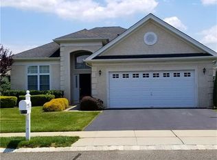 5 Doral Dr, Monroe Township, NJ 08831