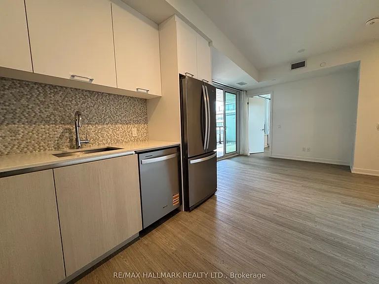 8188 Yonge St #431 — Photo 22