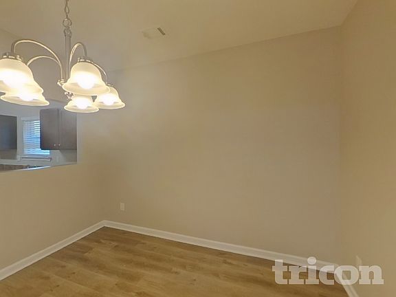 3rd image of 528 Tulip Ln