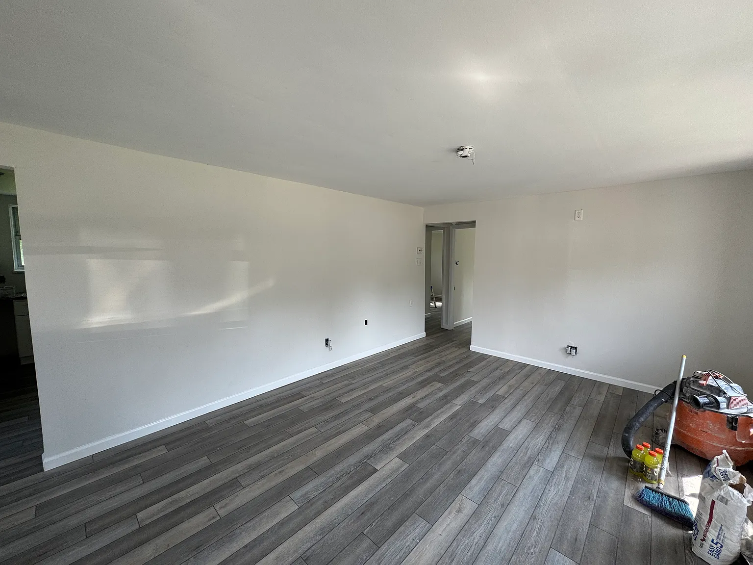 3 bed, 1014 sqft, $2,495 — Photo 2