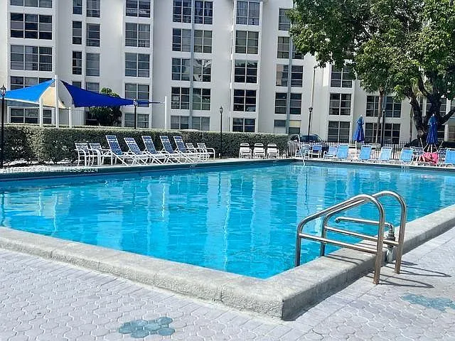 Avila Condo — Photo 3