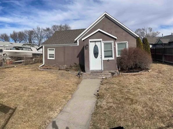 908 10th St, Gothenburg, NE 69138