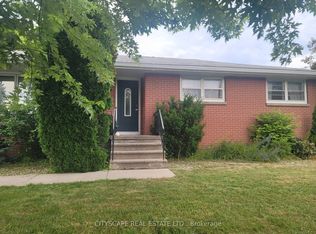 346 Meadowcrest Rd, Kingston, ON K7M 3S5