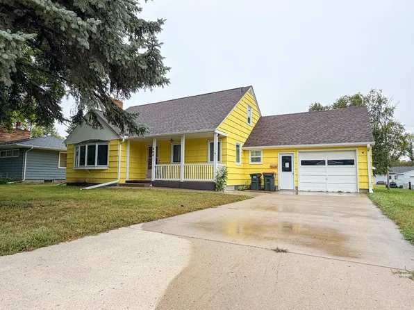 303 S Main St, Winthrop, MN 55396