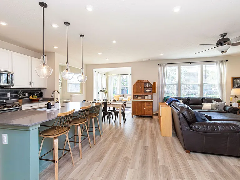6787 Oakcrest Dr — Photo 33