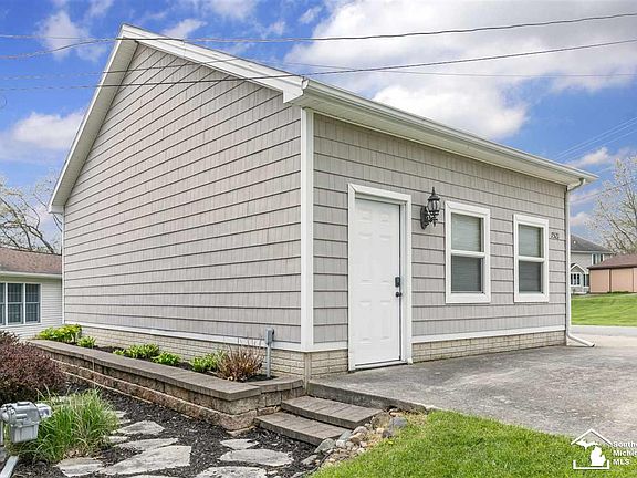 4th image of 7521 Hillcrest Ave