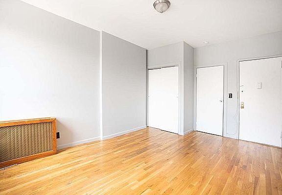 2nd image of 401 E 116th St APT 3