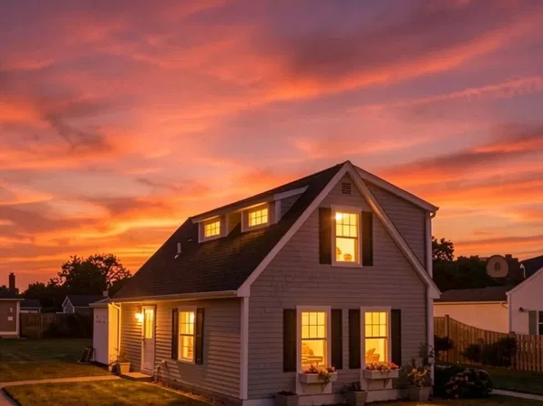 70 Coburn St, Hull, MA 02045