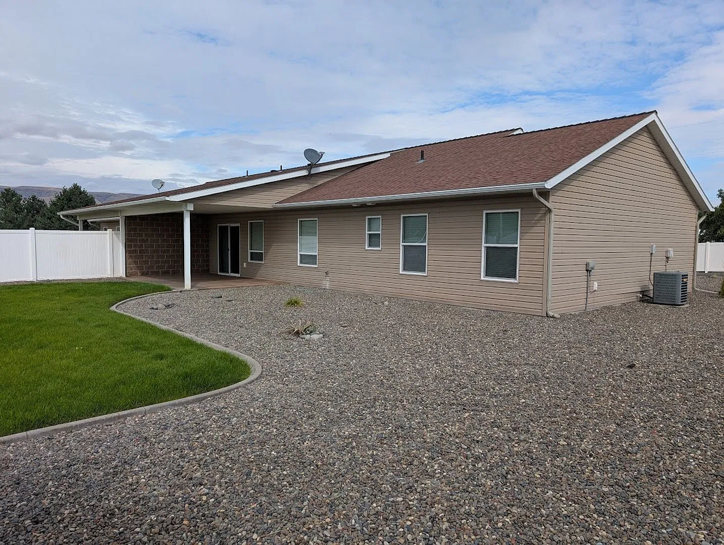 Gorgeous 3 Bed 2 Bath Clarkston Townhouse in 55+ Community — Photo 4