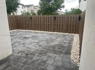 10445 NW 81st Ter #TOWNHOUSE 10045, Miami, FL 33178